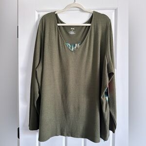 Women’s plus size 3X EVRI Forest Green Long Sleeve Top.